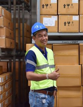 warehouse manager using UPR nesting rack