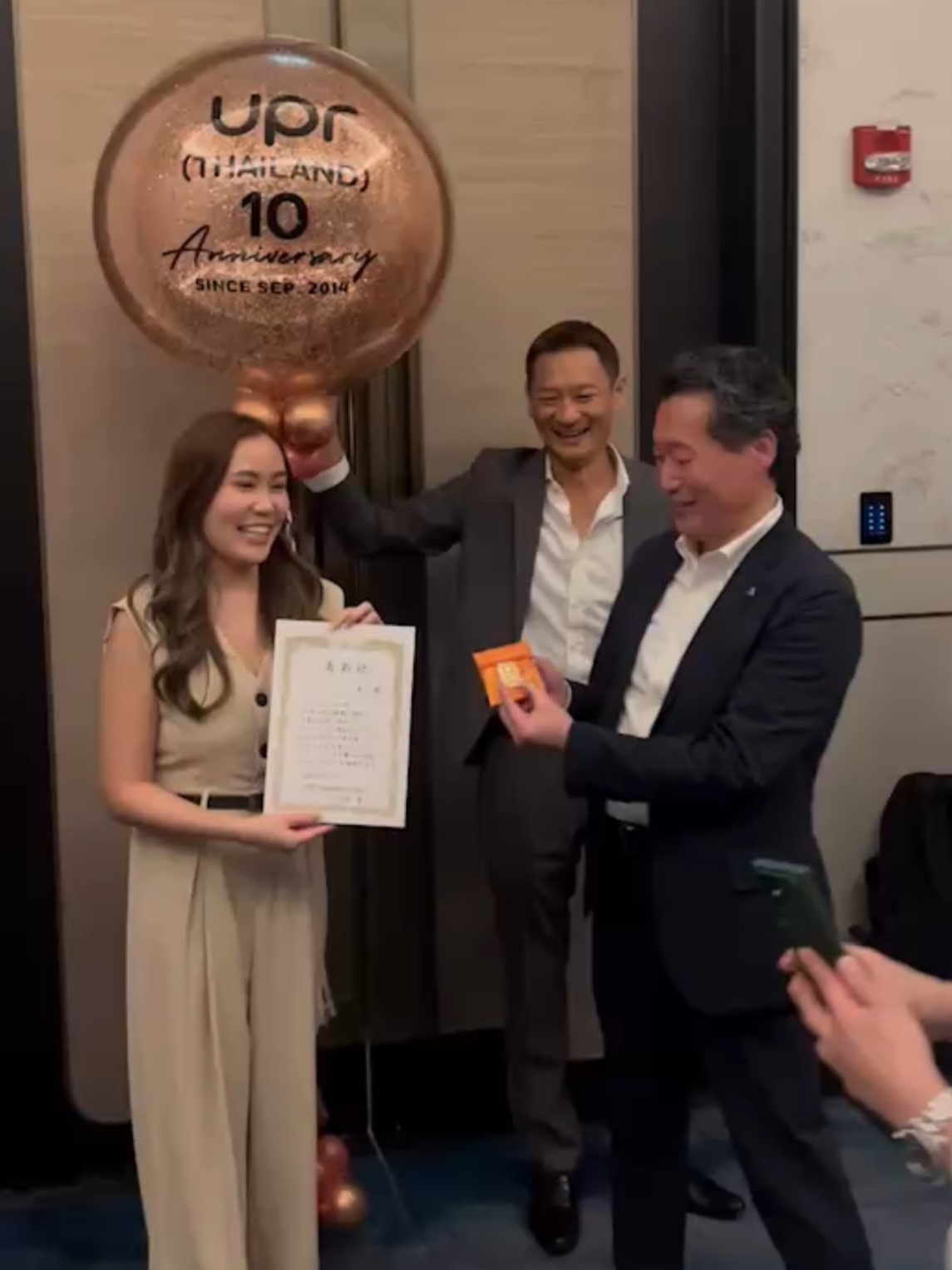 employee receiving award from CEO