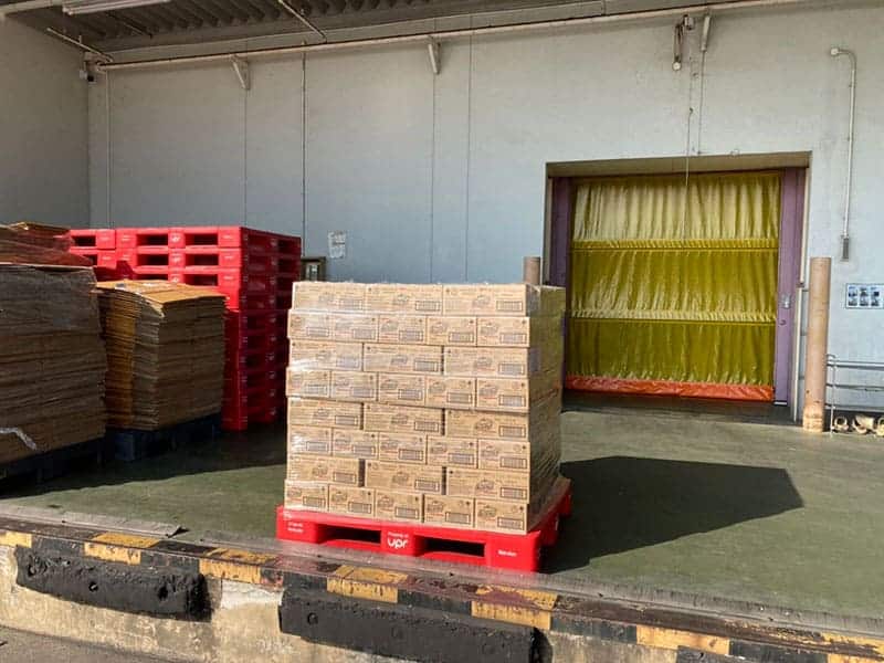 thai glico using upr's pallet at the loading area