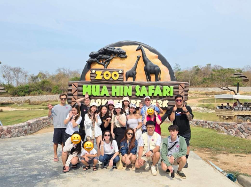 group photo at safari